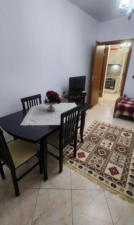 APARTAMENT ME QERA 1+1 QENDER 70.000 LEKE