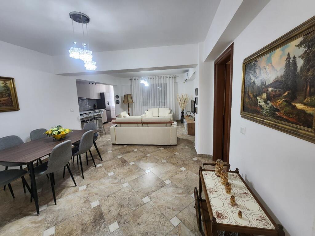 APARTAMENT 2+1 PER QERA PRANE STADIUMIT