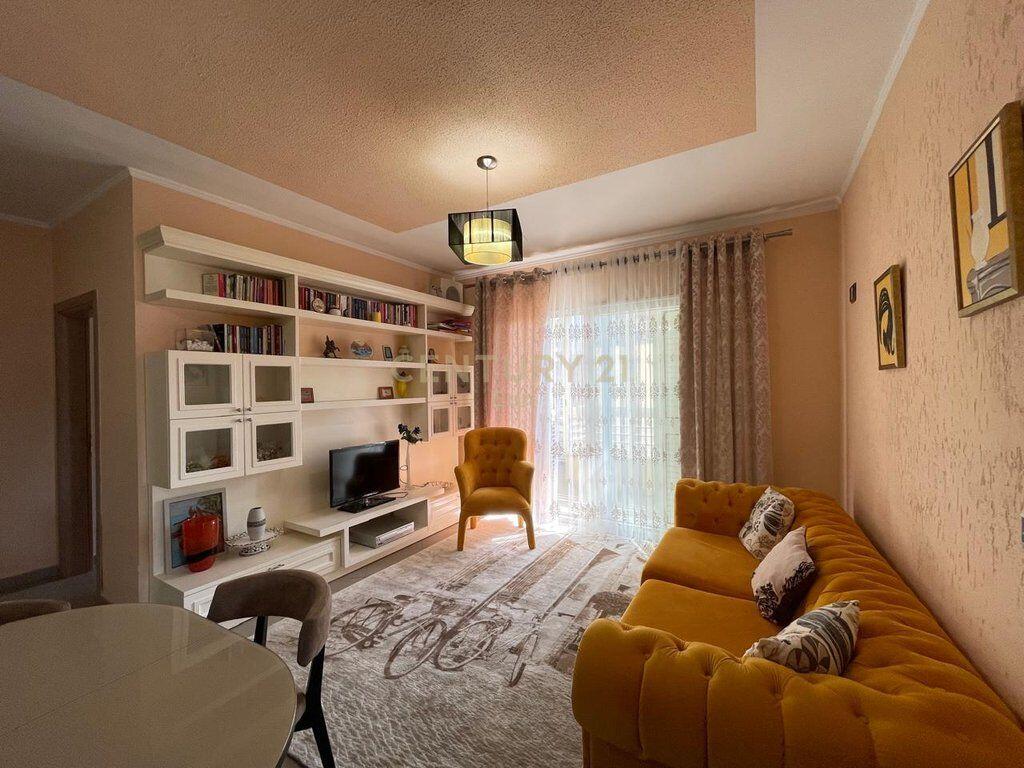 Jepet me Qira Apartament 3+1+2 te Kopeshti " Sotir Noka , "Durrës !