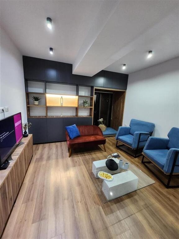 Ufficio in affitto presso Square 21 (ID BZ2618) Tirana.