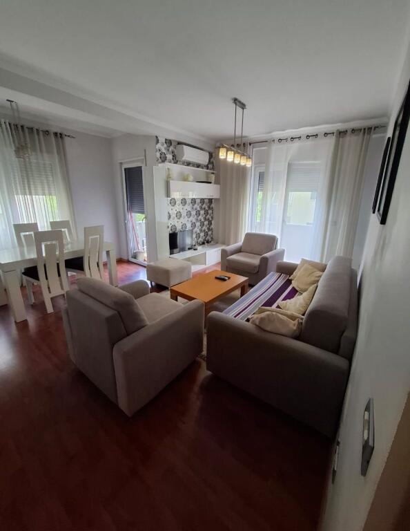 Jepet apartament me qera 1+1