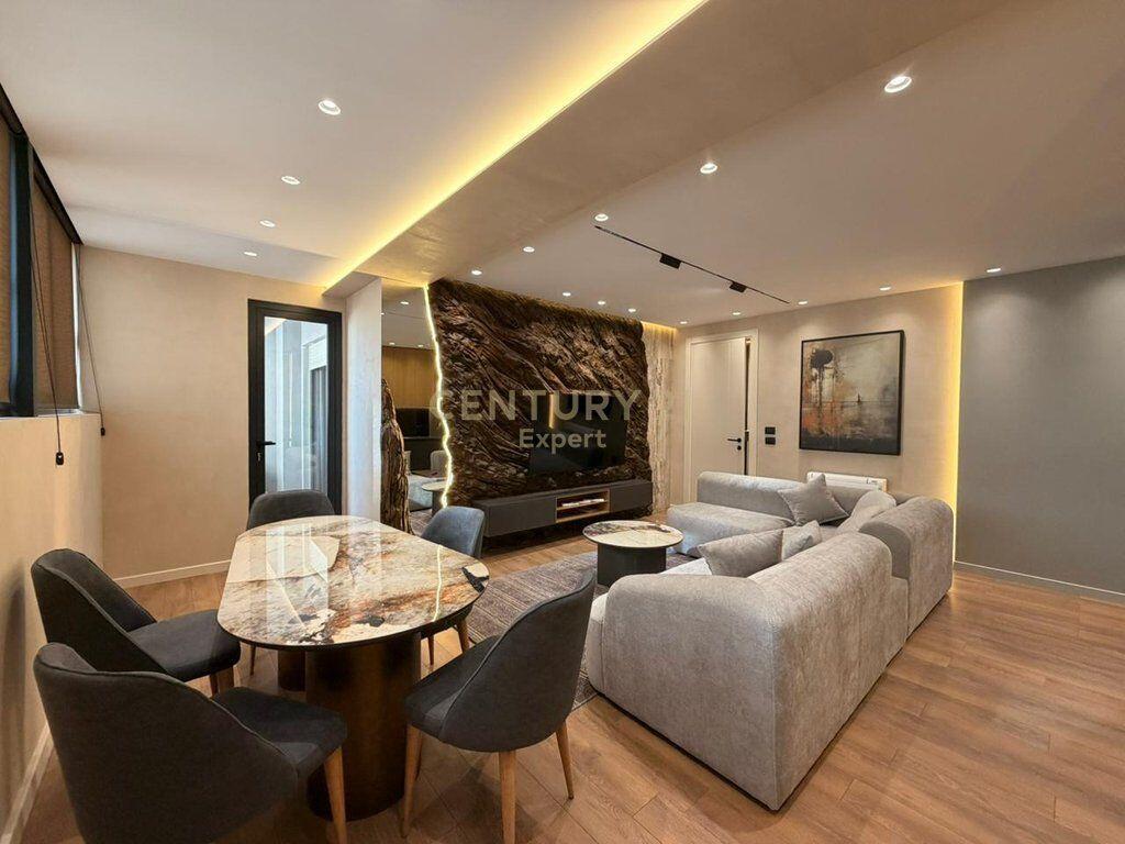 Apartament luksoz 2+1+Post Parkimi me qira tek Rruga e Durresit