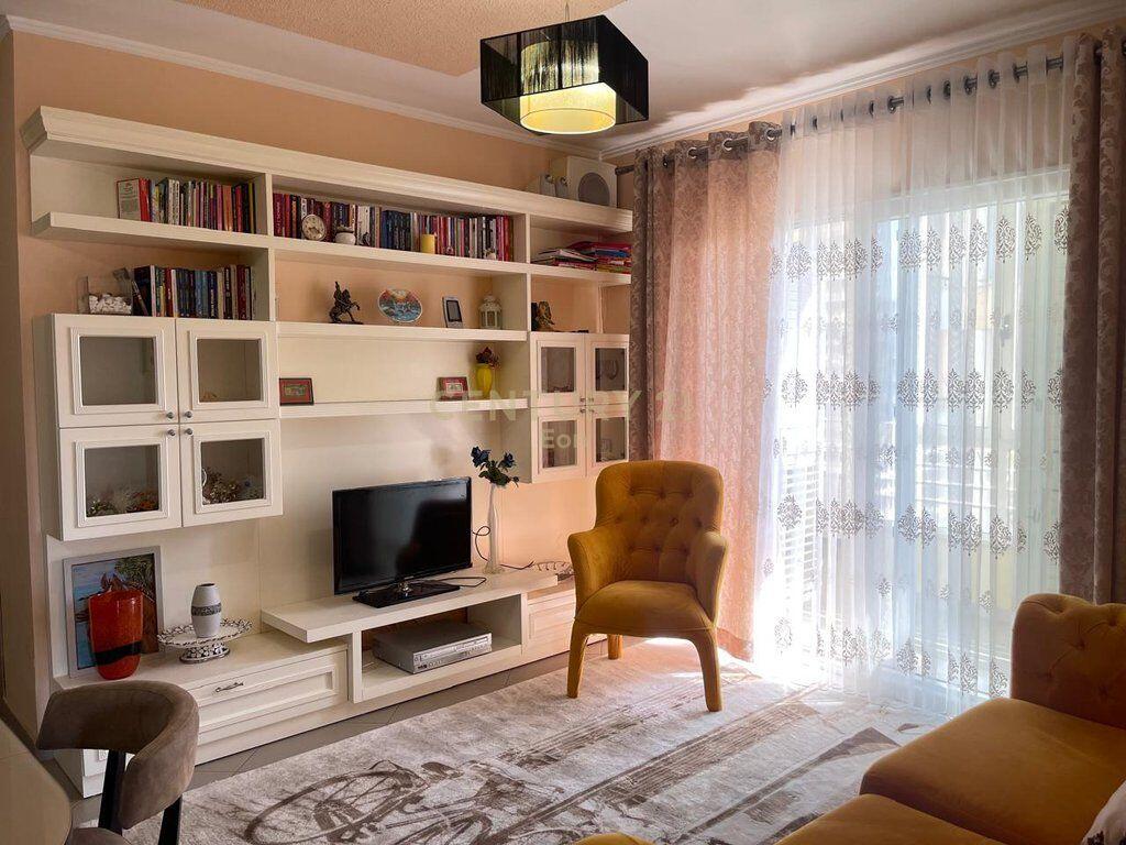 Jepet me Qira Apartament 3+1+2 te Kopeshti " Sotir Noka , "Durrës !
