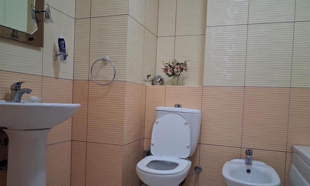 APARTAMENT ME QERA 1+1 QENDER 70.000 LEKE