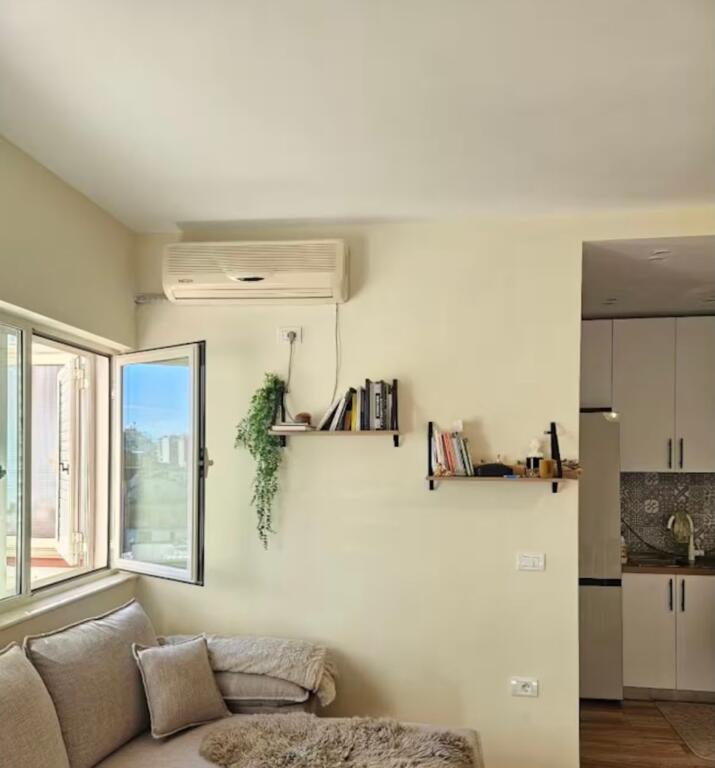 Jepet Me Qera Apartament 1+1+1 Ballkon