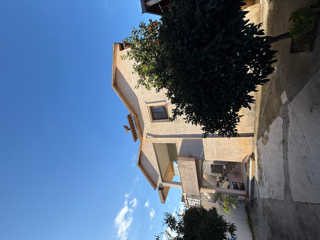 Jepet vile 2 katshe me qera