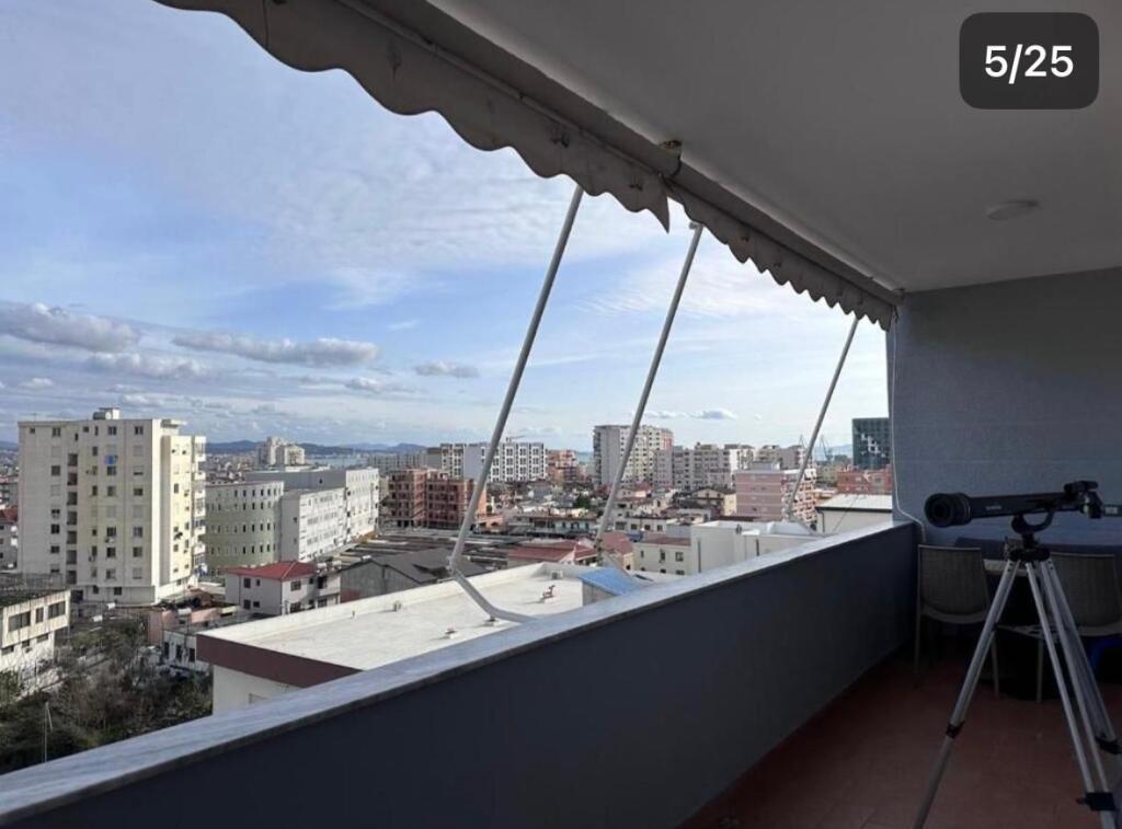 Shitet Apartament 3+1+2 lagja 12 durres