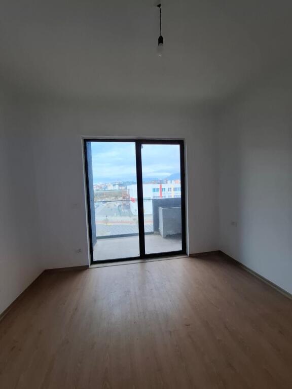 5 Maji Shitet Apartament 2+1+2