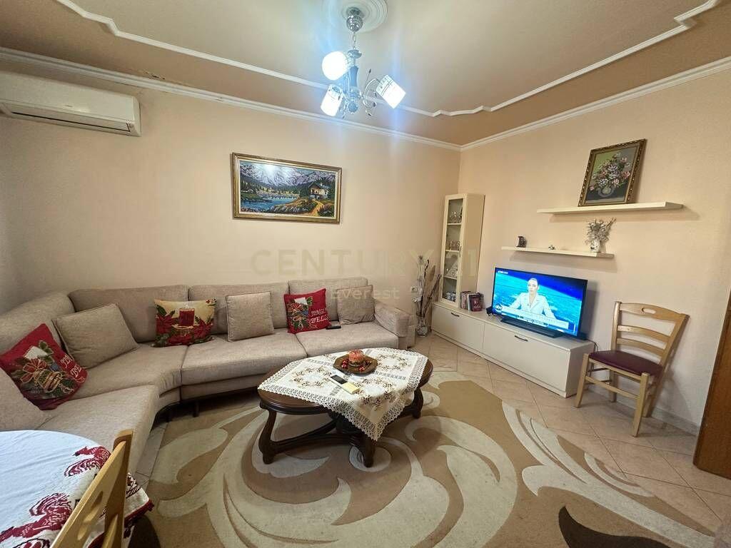 Irfan Tomini, Apartament 2+1 Per Qira