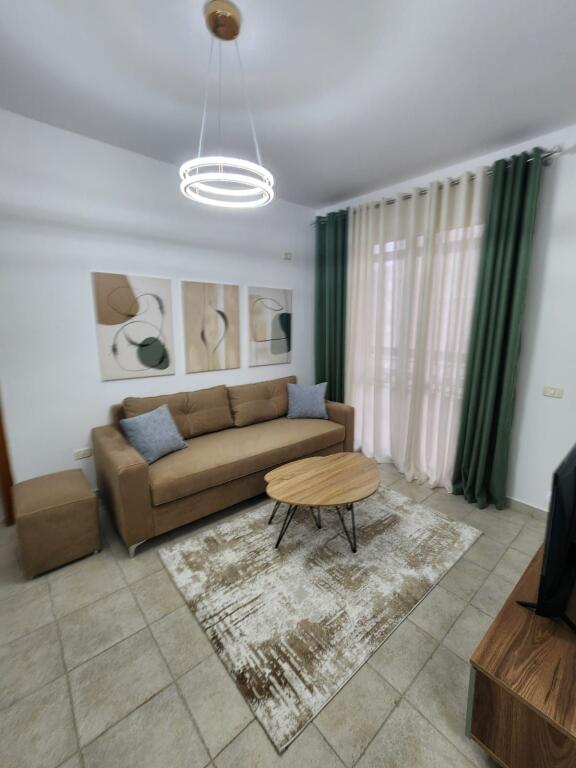 SHITET APARTAMENT 1+1 PRANË HOTEL ADRIATIK