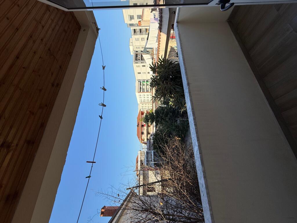 Jepet vile 2 katshe me qera