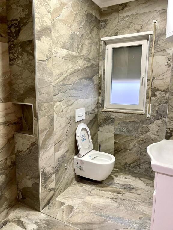 Jepet apartament me qera 1+1 shkembi kavajes