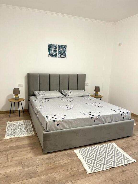 Jepet apartament me qera 1+1 shkembi kavajes