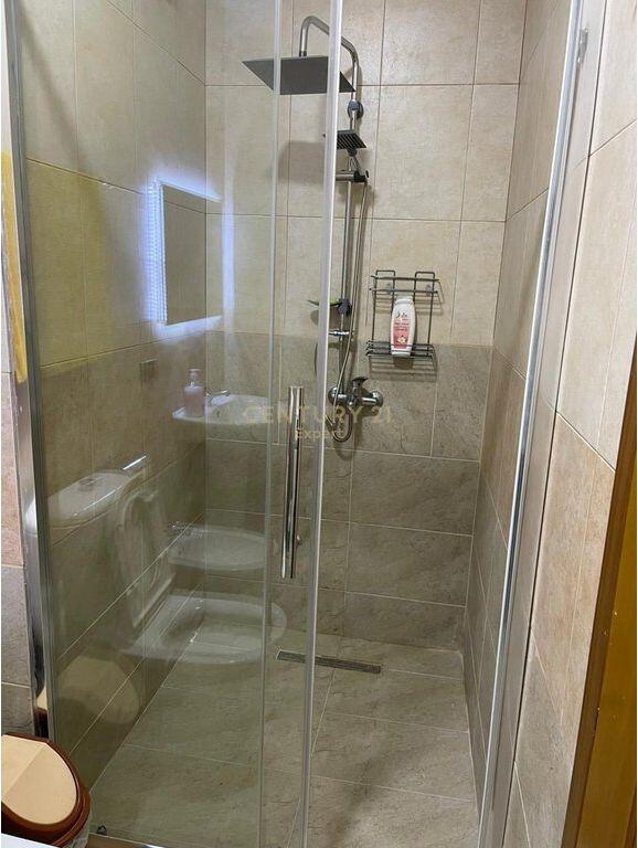 Jepet me qira apartament 2+1 në zonën e Ish-Bllokut, Tiranë.