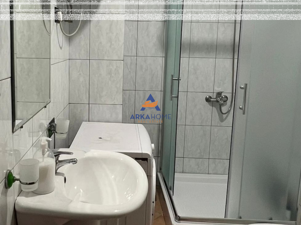 JEPET ME QERA APARTAMENT 1+1+BALLKON "ISH STACJONI I TRENIT , KOMPLEKSI USLUGA " 700 EURO