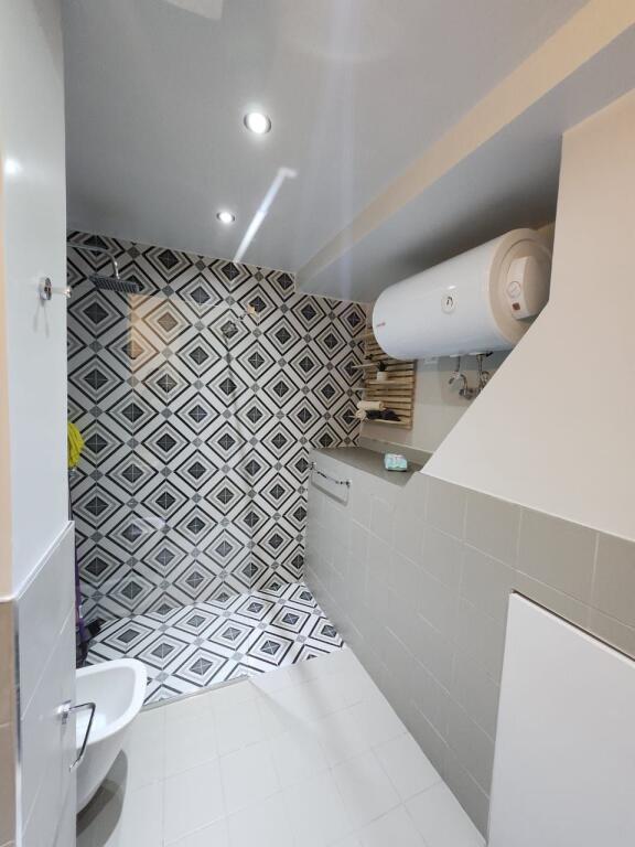 ZYRE ME QERA TEK SQUARE 21