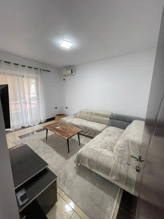 Super ap 1+1 tek rruga e durresit ( ambasada franceze )