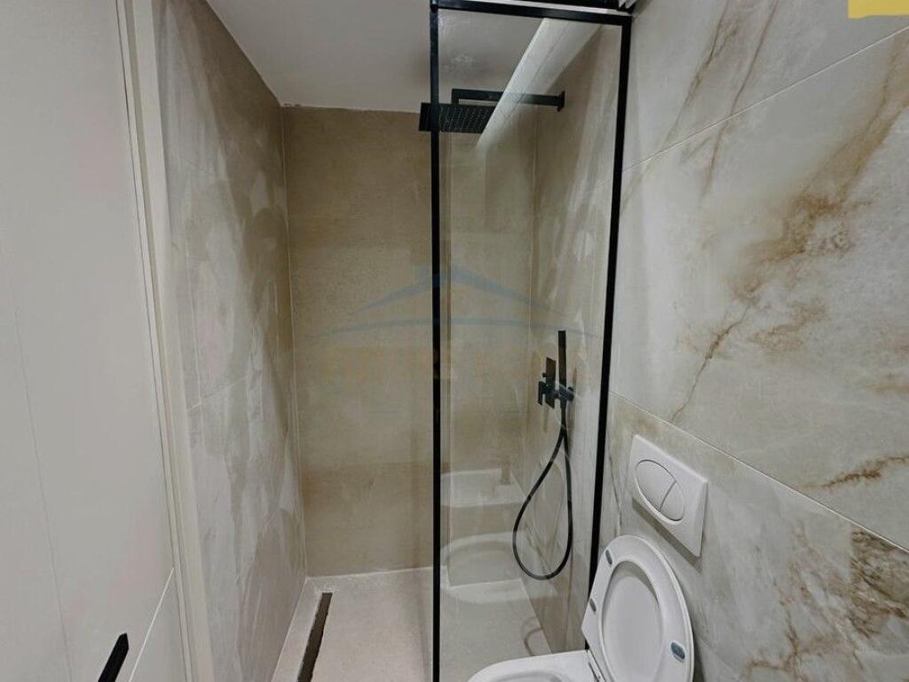 Shitet Apartament 1+1, Mozaiku i Tiranes , 21 dhjetori