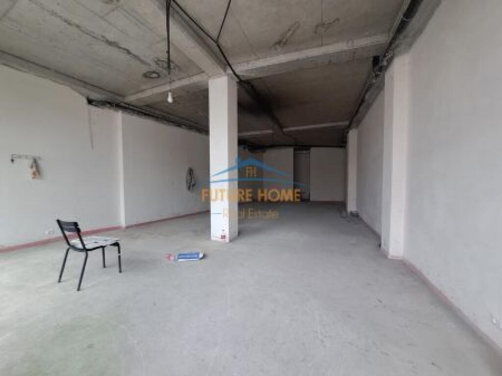 In Vendita, Locale Commerciale, Lake View Residence