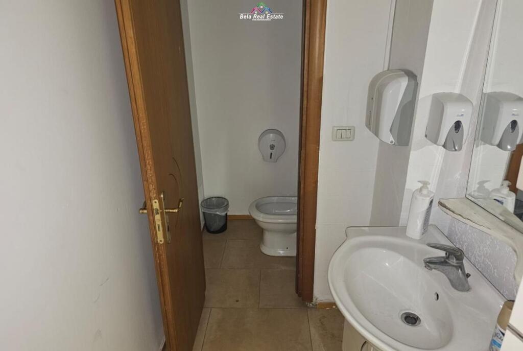 Ufficio In Affitto Presso Ex Mercato Elettrico (ID BZ2779) Tirana