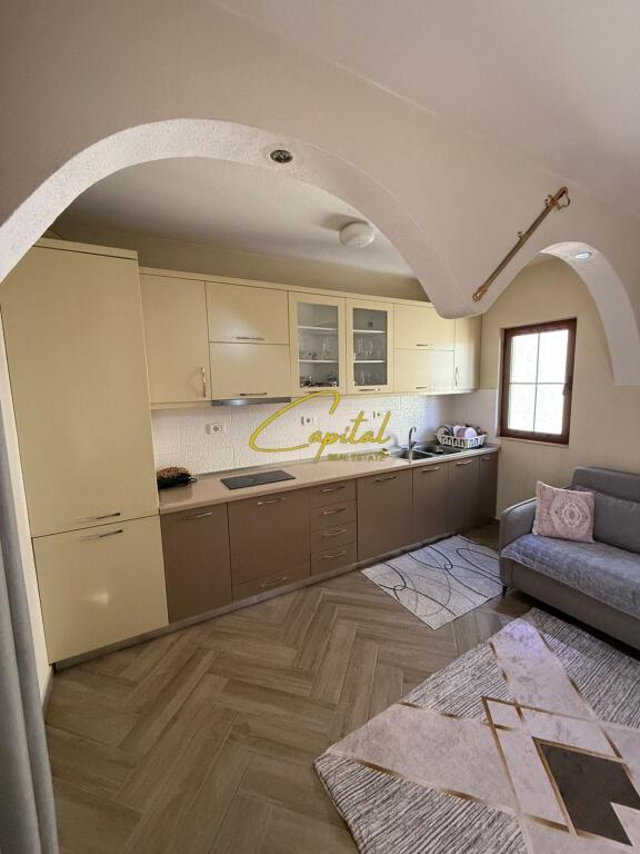 VILE PRIVATE ME QERA 115 M2 5 MAJI 900 EURO