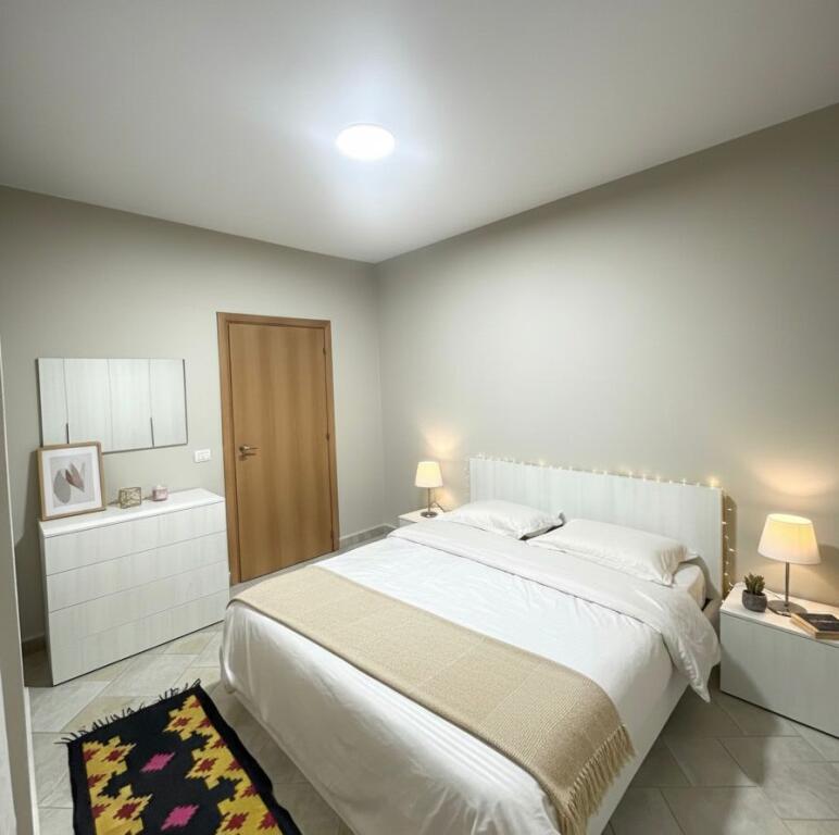 Apartament 1+1 me qira – Qendër Tiranë (Kostandin Kristoforidhi)