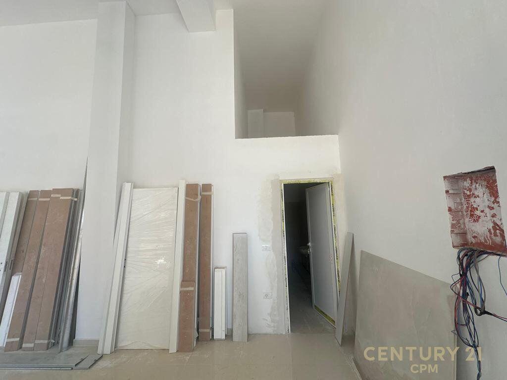 Locale commerciale in affitto nel centro di Tirana, tra via Hoxha Tahsim e via Qemal Stafa.