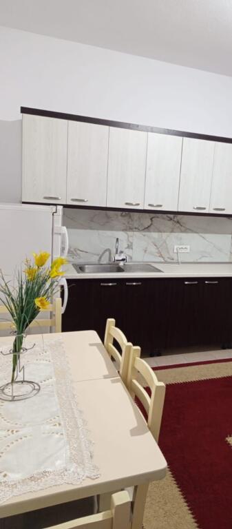 VILLA 2 FLOORS.40000 LEKE.FRESH