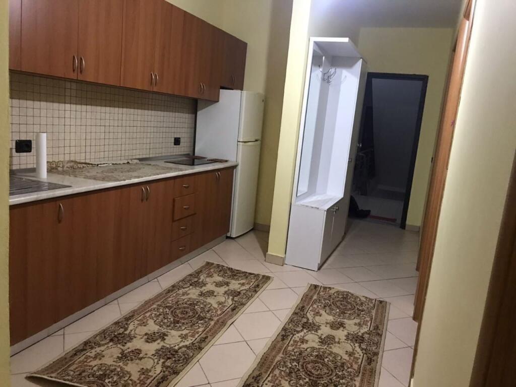 Jepet me qira apartament 2+1 te Sheshi Willsom!