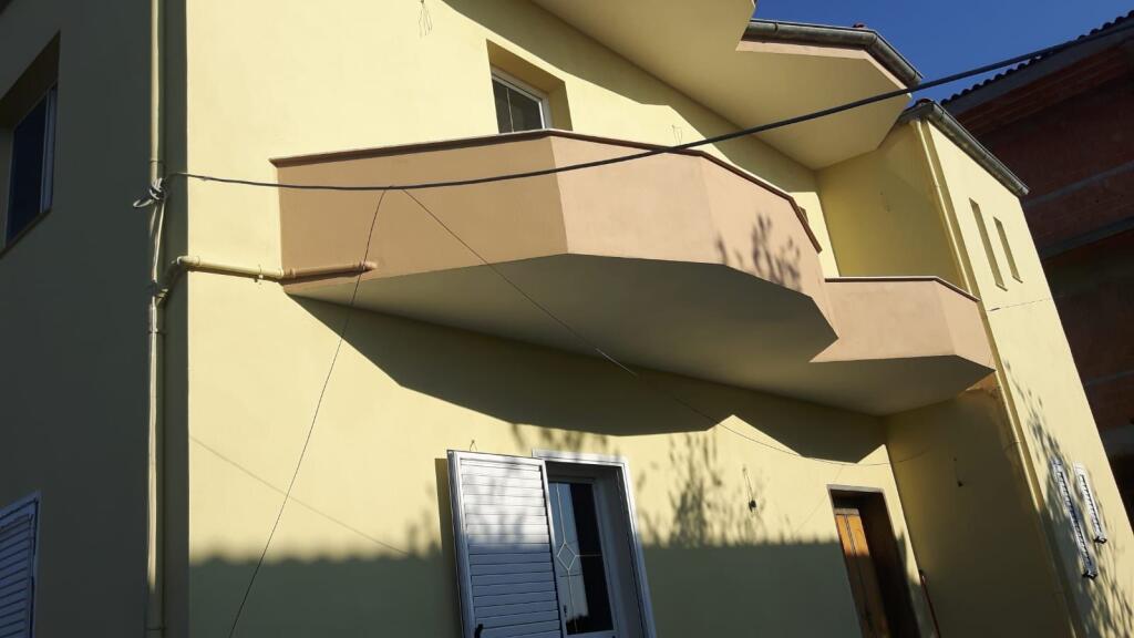 Shtepi private me qera 2 kateshe