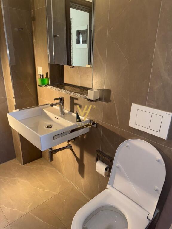 JEPET AMBIENT 60 M2 ME QIRA NE QENDER 150.000 LEKE