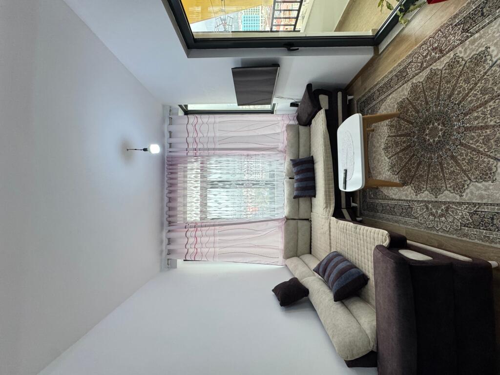 Jepet me qera 2+1+P Kompleksi Erli, Porcelan