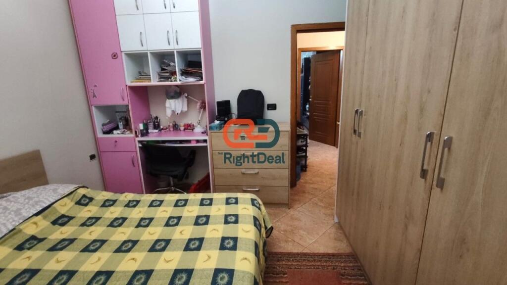 Tek 21-Dhjetori, Shitet Apartament 1+1 Me Planimteri Te Rregullt!!
