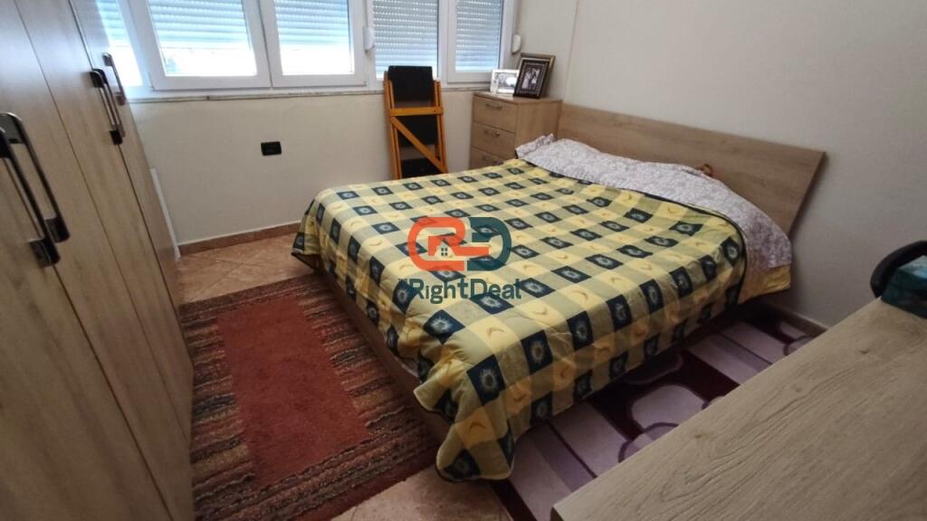 Tek 21-Dhjetori, Shitet Apartament 1+1 Me Planimteri Te Rregullt!!