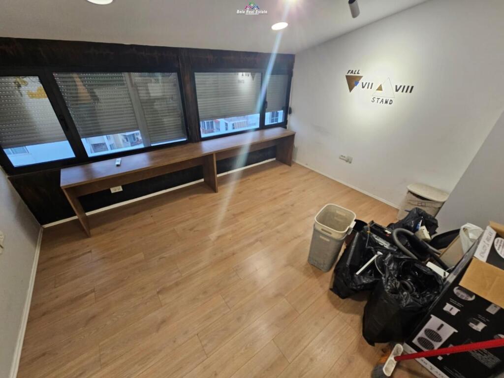 Ufficio in Affitto presso l'ex Mercato Elettrico (ID BZ2780) Tirana