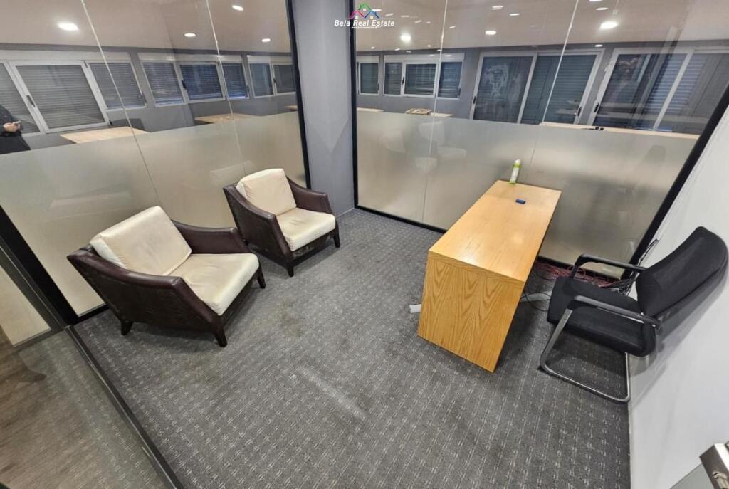 Ufficio In Affitto Presso Ex Mercato Elettrico (ID BZ2779) Tirana