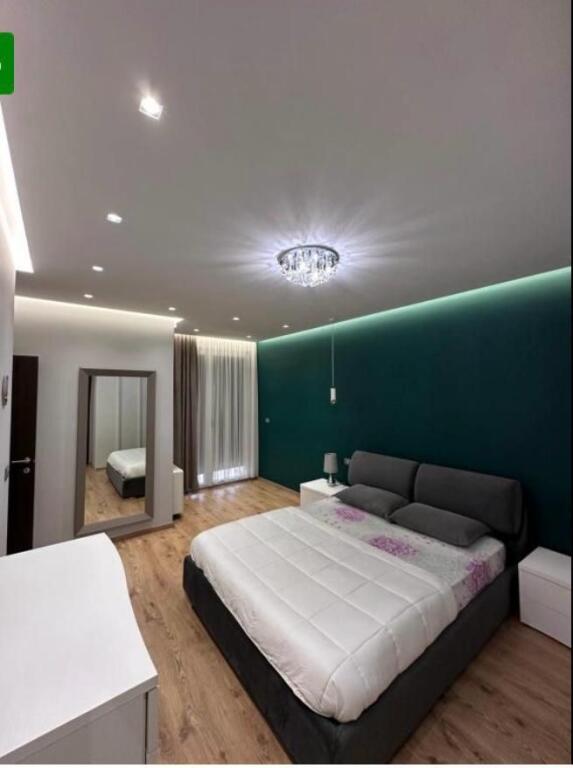 Shitet Apartament 3+1+2 lagja 12 durres