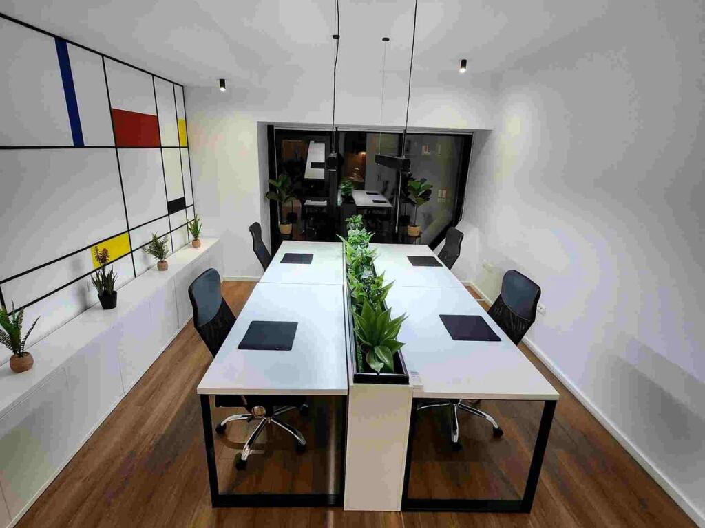 ZYRE ME QERA 66 M2 SQUARE 21 1.000 EURO