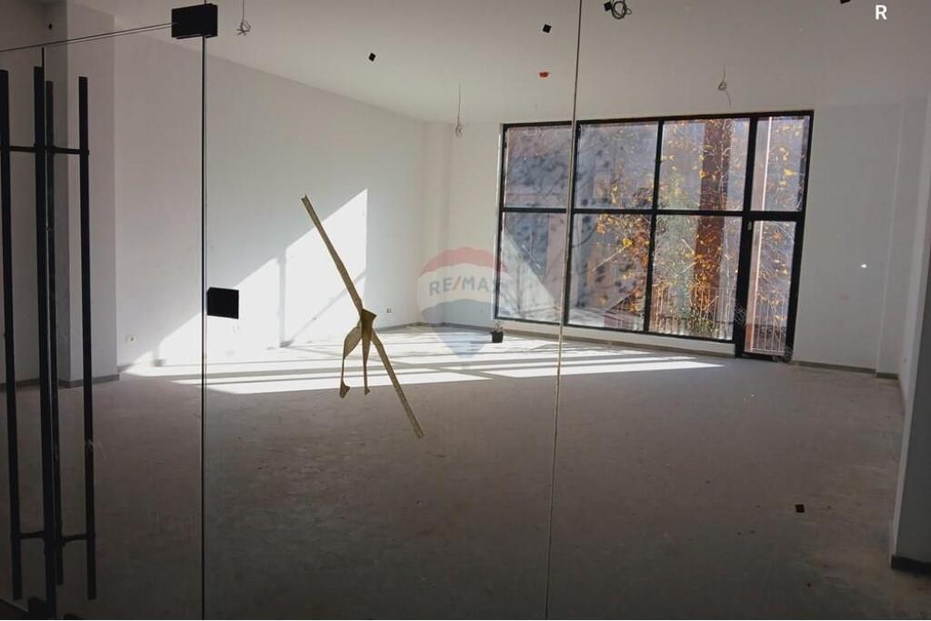 JEPET DYQAN PER QIRA TEK GARDEN BUILDING