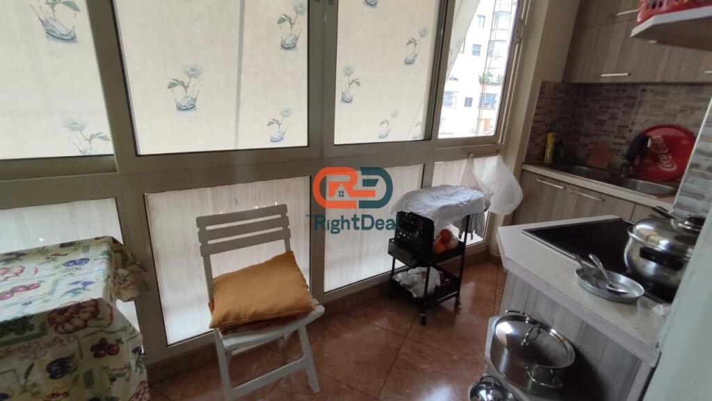 Tek 21-Dhjetori, Shitet Apartament 1+1 Me Planimteri Te Rregullt!!