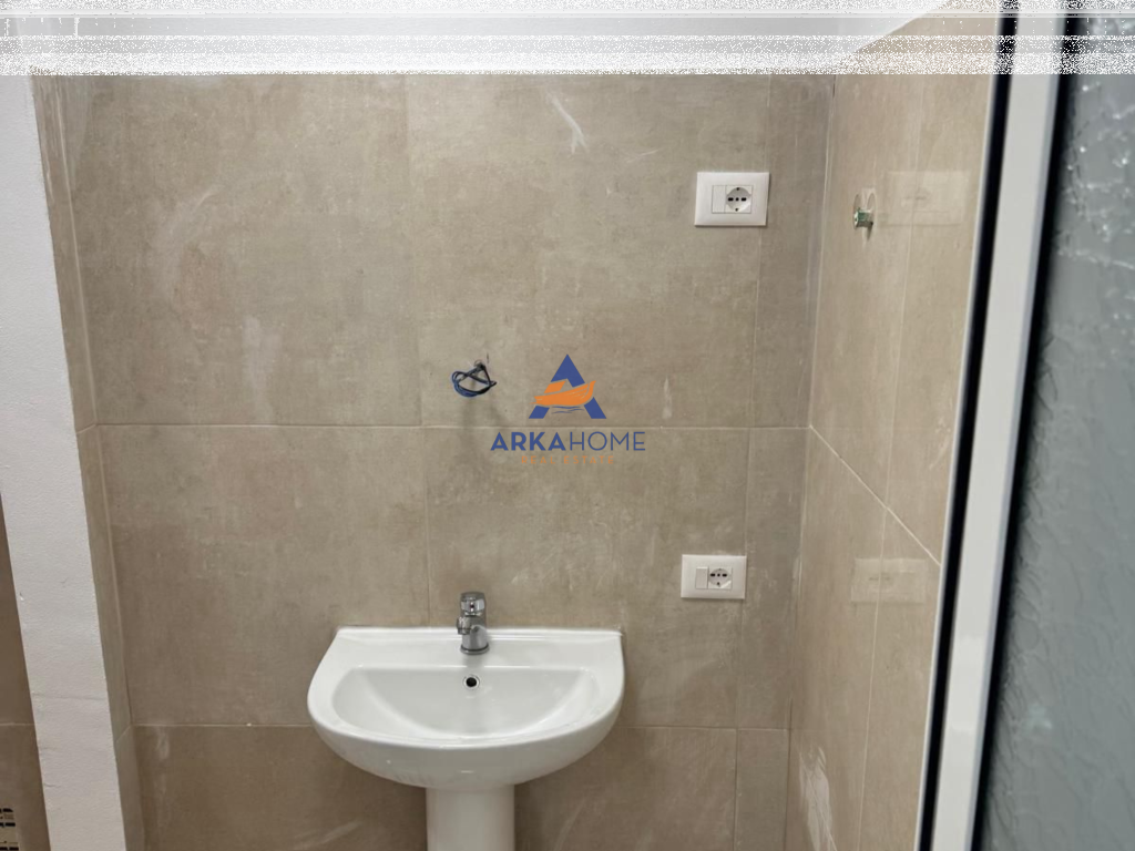 SHOP FOR RENT 38M2 "MINE PEZA STREET, AT DONIKA CENTER" 900 EURO