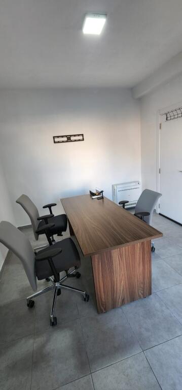 🟢 OKAZION - ZYRË E KOMPLETUAR ME QIRA (SHARED OFFICE)