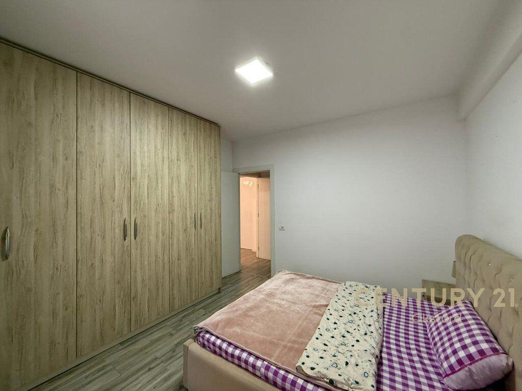 Jepet me qira apartament 1+1 në zonën e Komunës së Parisit.