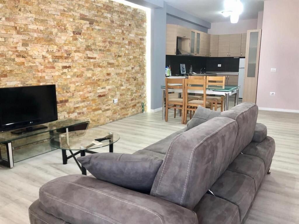 🏢Kavaja Street, near the “Condor Center” offers for rent a 2+1 furnished apartment.: 650 Euro