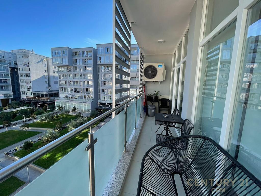 Jepet me qira ambient zyre në kompleksin Kika 2, Komuna e Parisit.