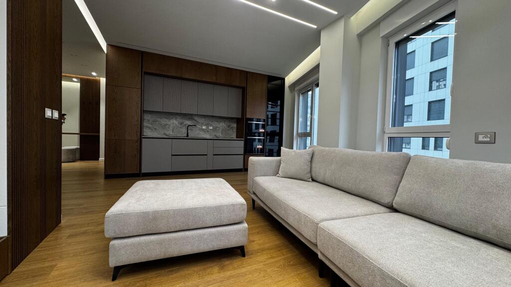 2+1 Apartment for rent at 21 Dhjetori!