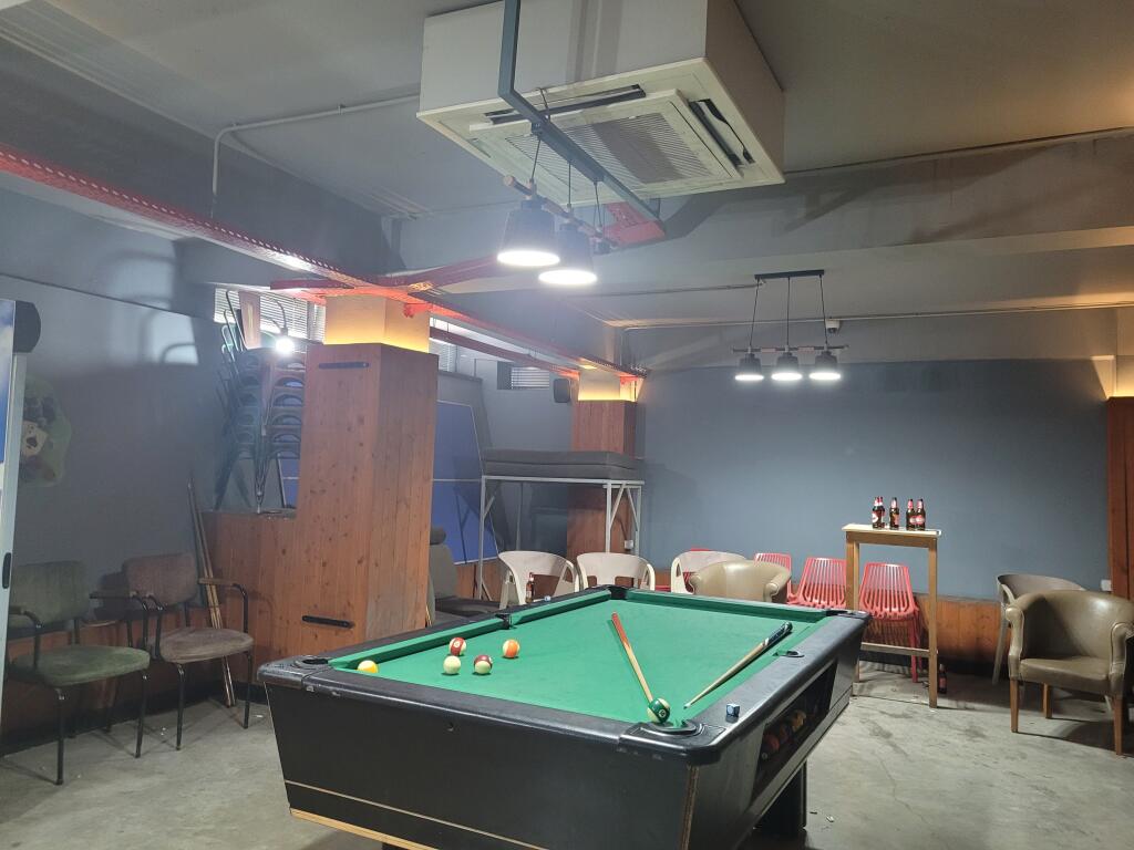 Locale commerciale su 2 piani in affitto a Lapraka