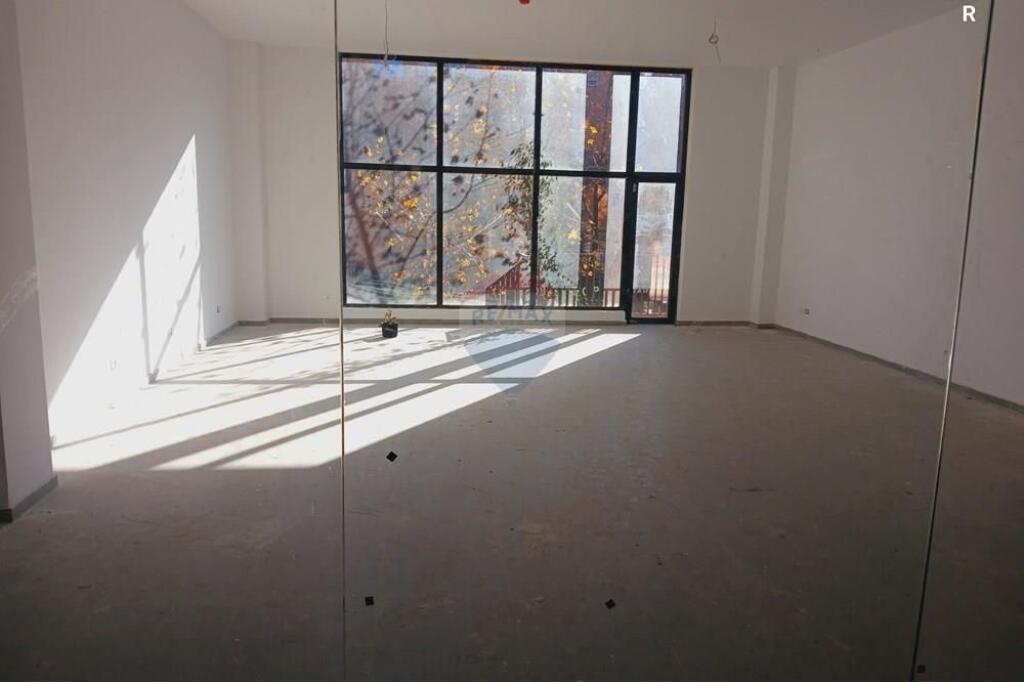 JEPET DYQAN PER QIRA TEK GARDEN BUILDING