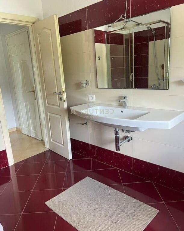 Apartament 3+1 me qira tek Liqeni Artificial  ,  