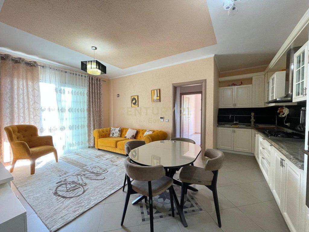 Jepet me Qira Apartament 3+1+2 te Kopeshti " Sotir Noka , "Durrës !